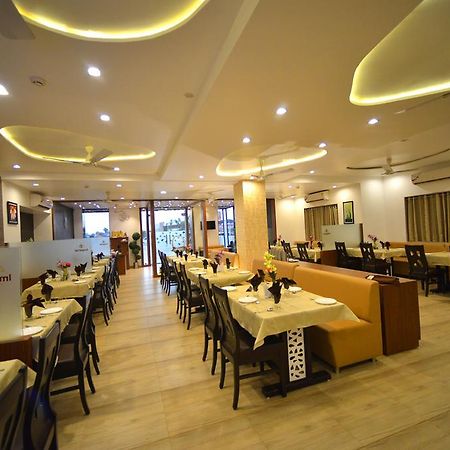 The Grand Imperial Hotel Morbi Luaran gambar