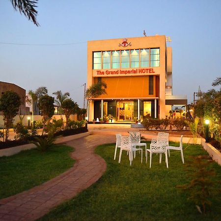 The Grand Imperial Hotel Morbi Luaran gambar