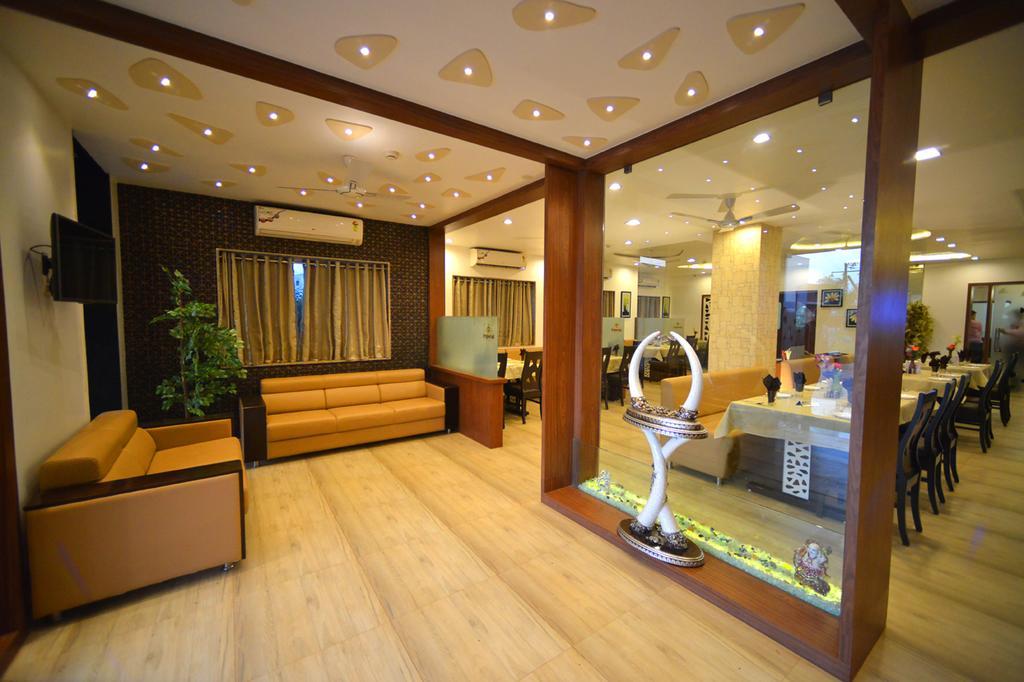 The Grand Imperial Hotel Morbi Luaran gambar