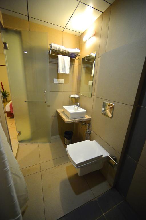 The Grand Imperial Hotel Morbi Luaran gambar