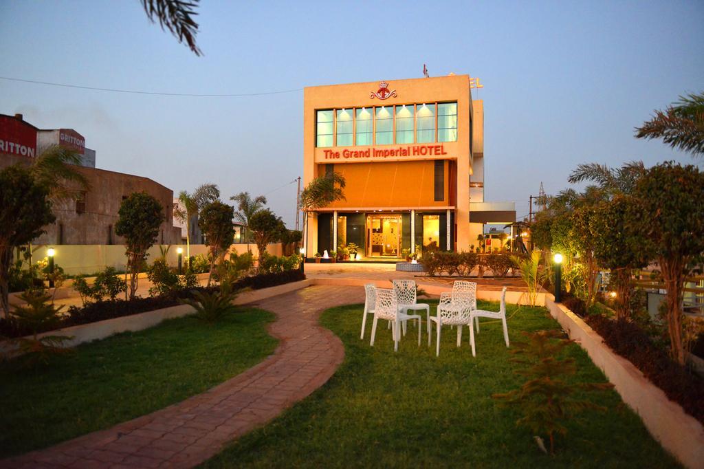 The Grand Imperial Hotel Morbi Luaran gambar