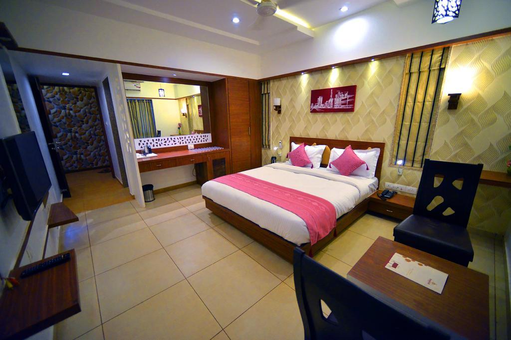 The Grand Imperial Hotel Morbi Luaran gambar